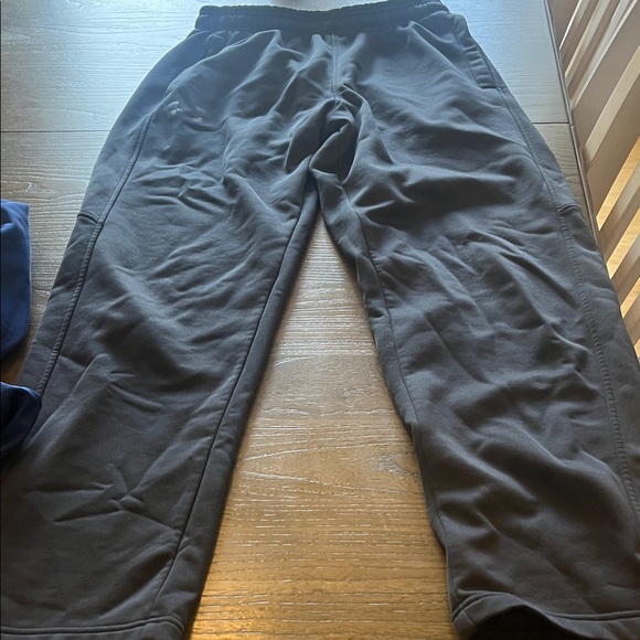 Men’s Under Armour Black Sweatpants - Picture 2 of 3